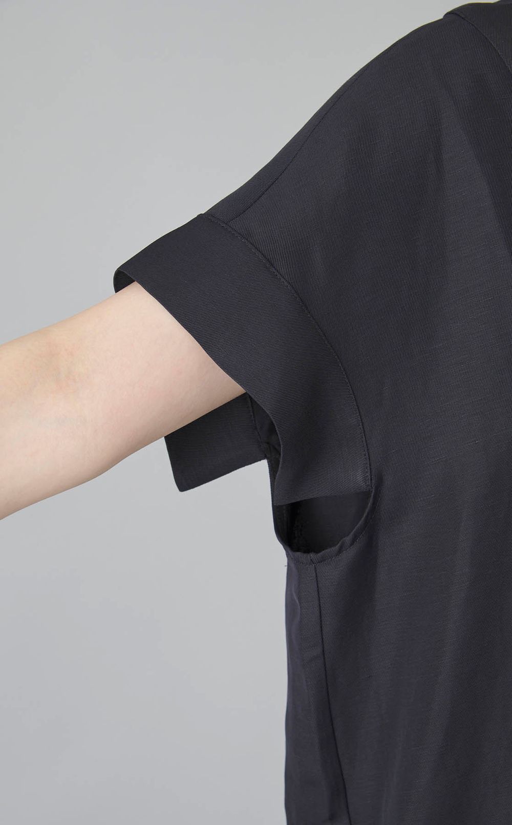 ヴィスコースリネンvネックワンピース