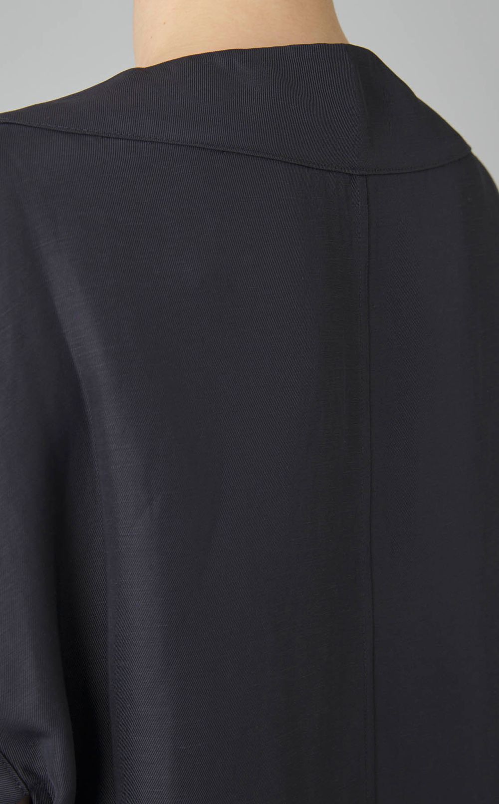 ヴィスコースリネンvネックワンピース