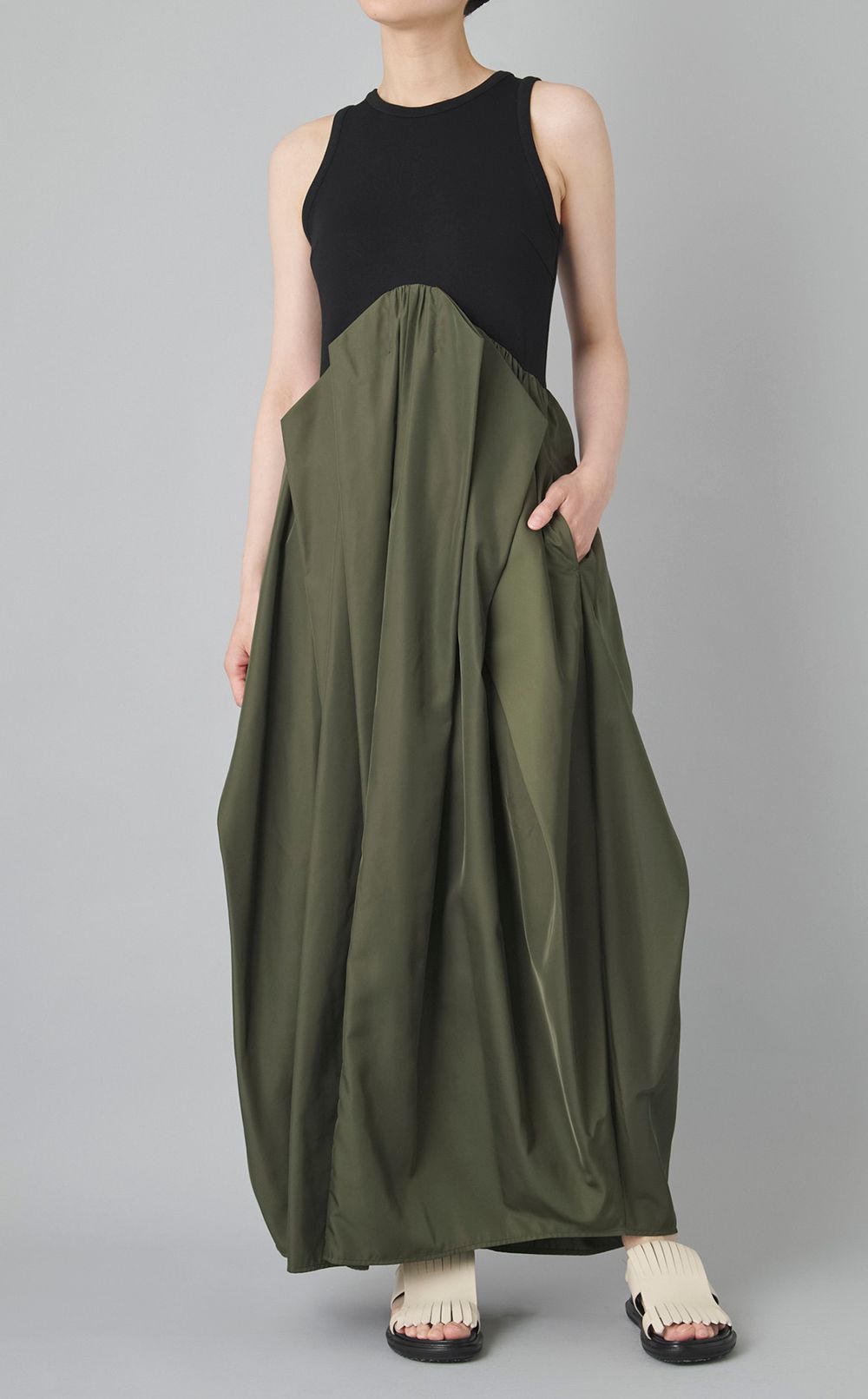 カーブラインタックワンピース