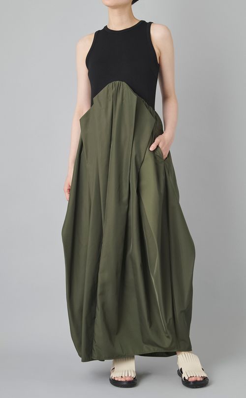 カーブラインタックワンピース