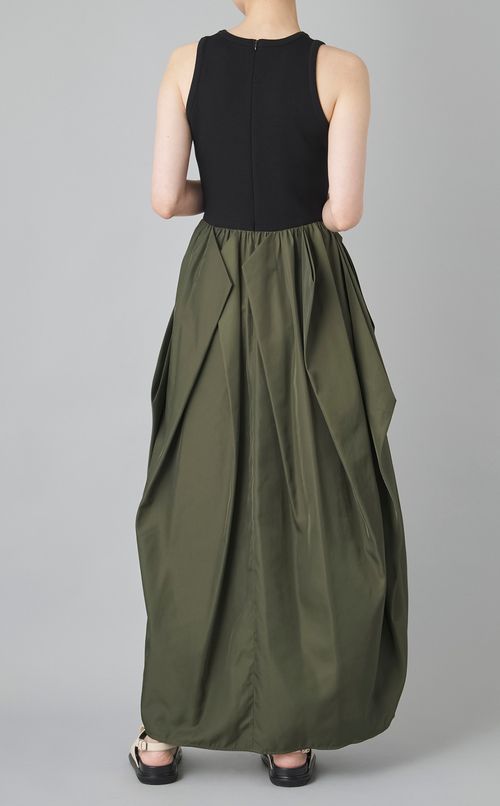 カーブラインタックワンピース