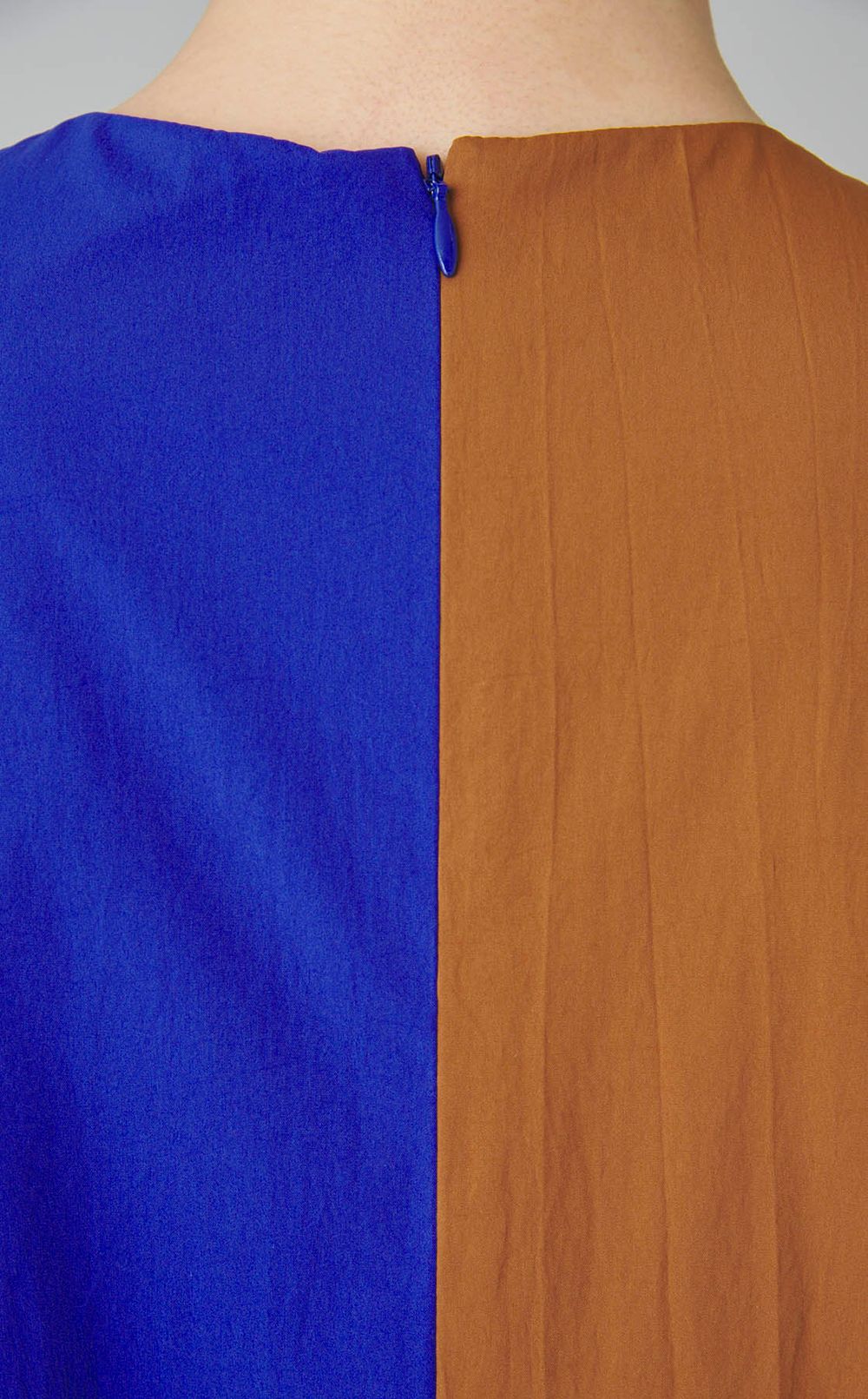 ステッチタックコクーンワンピース