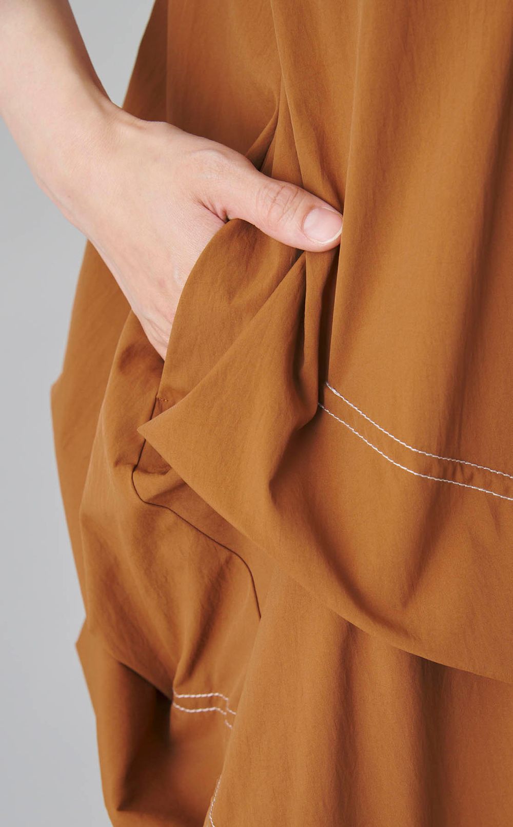 ステッチタックコクーンワンピース