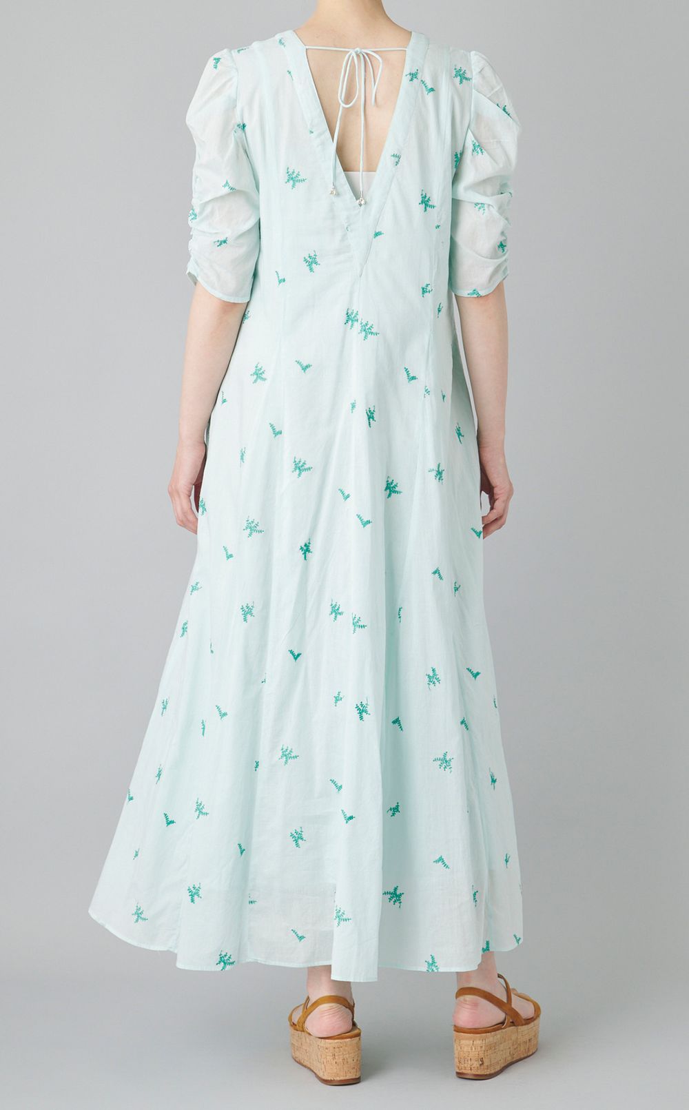 エンブロイダリーVネックワンピース