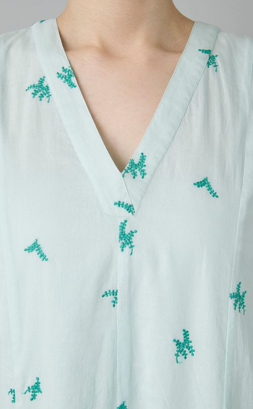 エンブロイダリーVネックワンピース