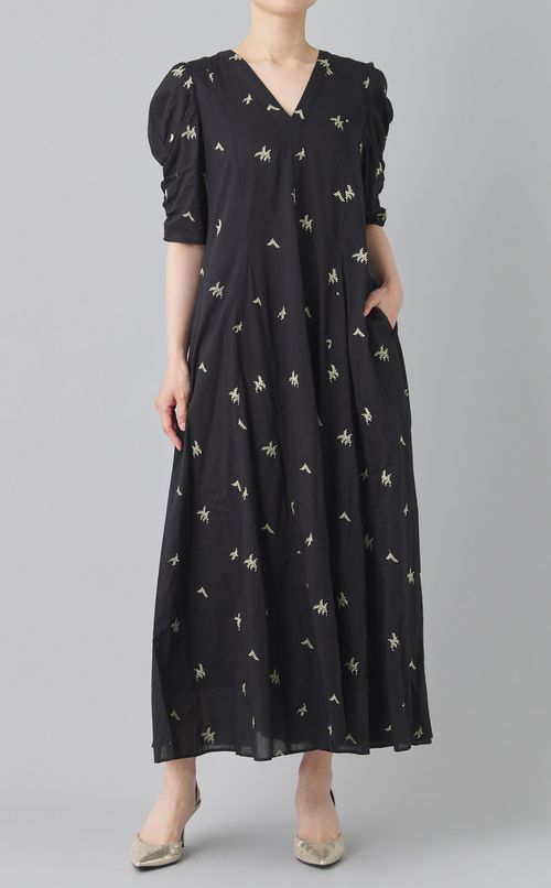 エンブロイダリーVネックワンピース