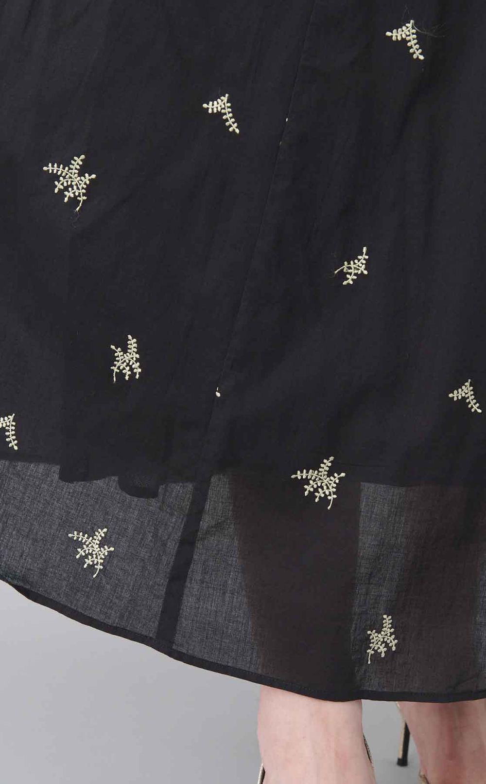 エンブロイダリーVネックワンピース