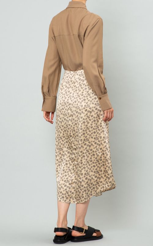 デザインボタンレーヨンブラウス