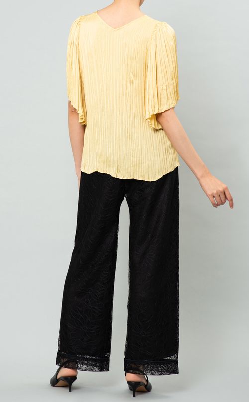 Vネックプルオーバーブラウス