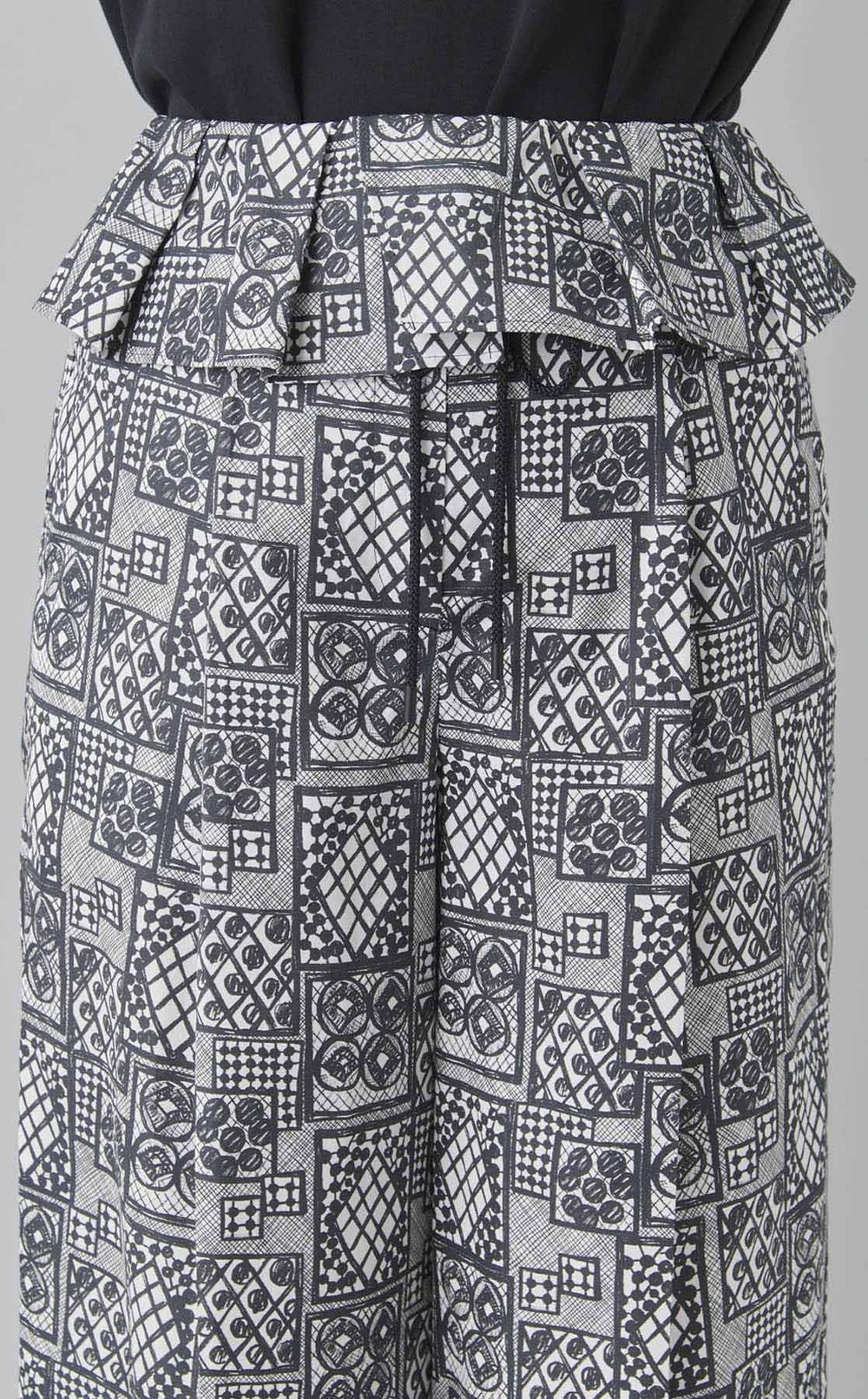 パッチワークレースプリントフリルパンツ