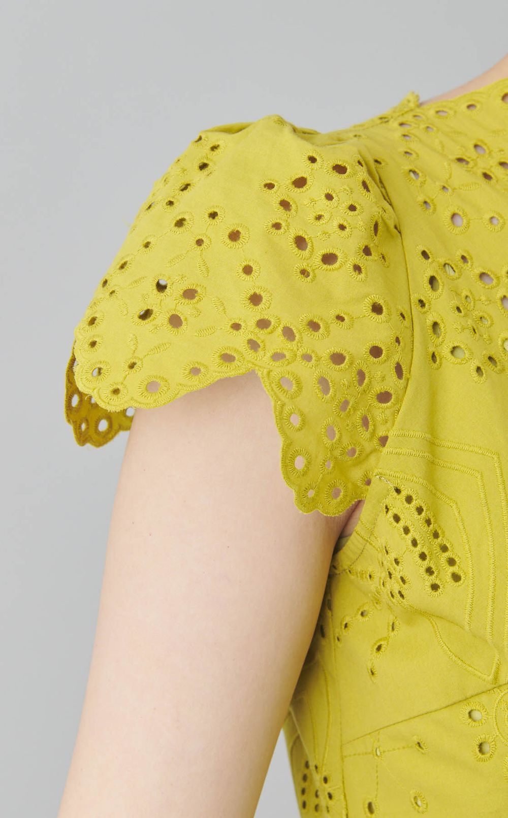 スカラレースカットワークワンピース