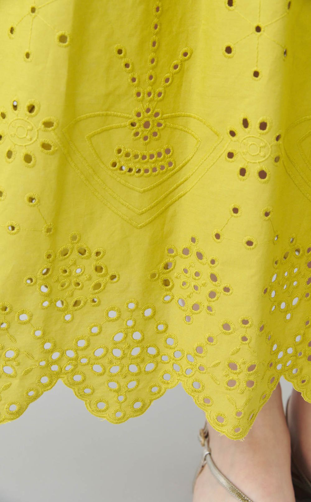 スカラレースカットワークワンピース