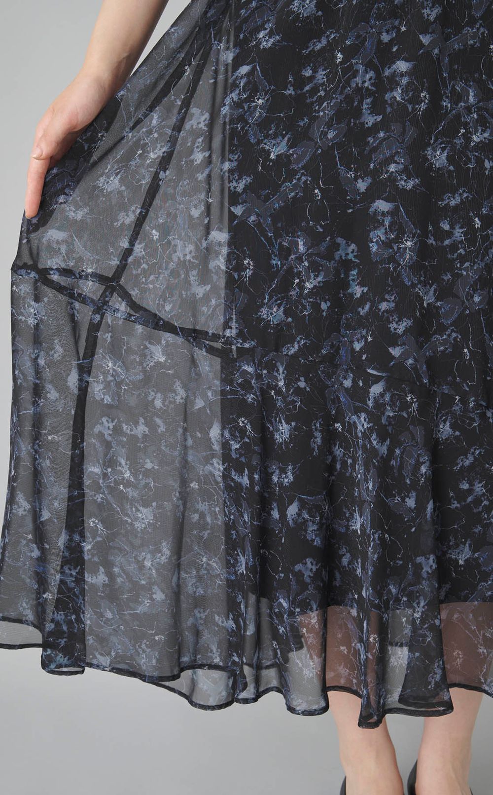 ラインフラワープリントワンピース