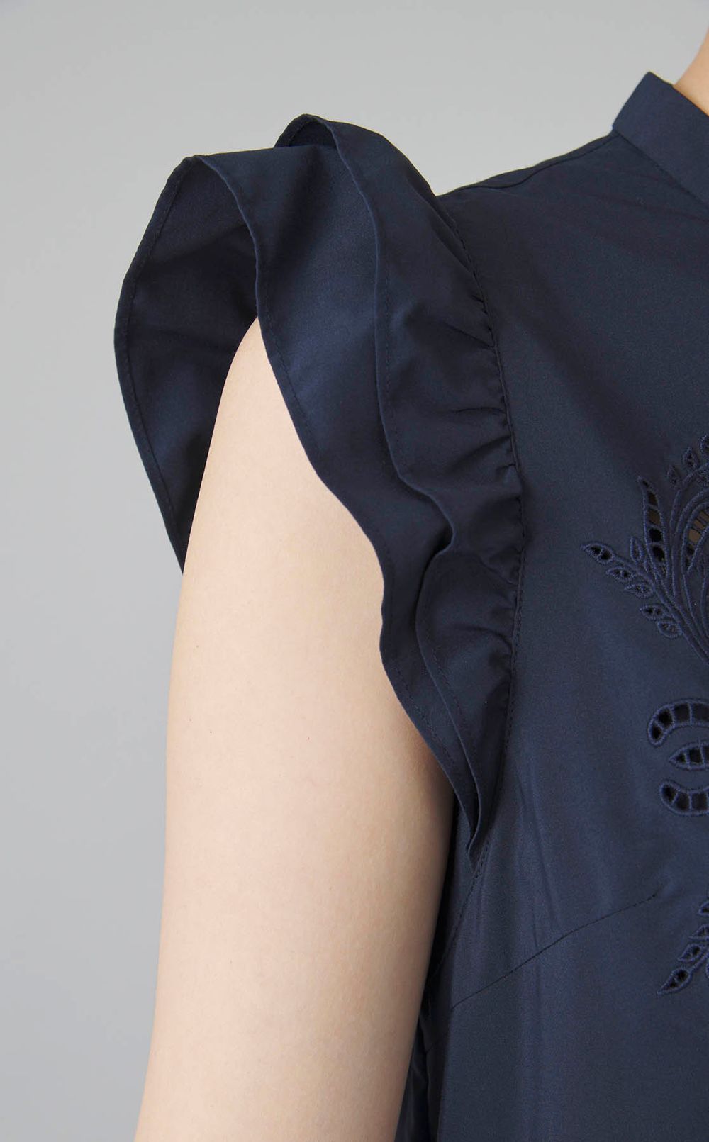 カットワークティアードワンピース