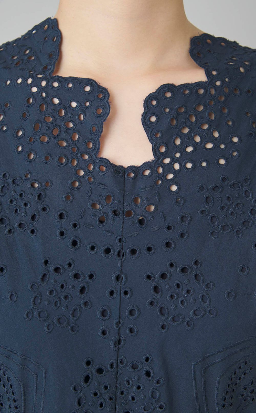 スカラレースカットワークワンピース