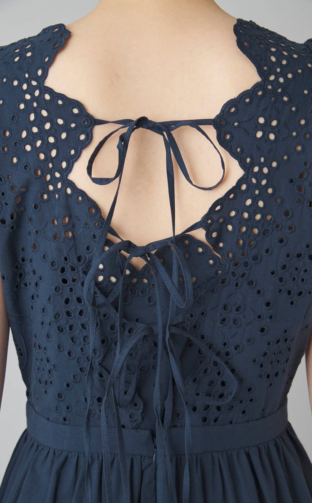 スカラレースカットワークワンピース