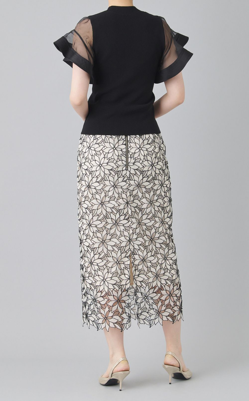 ラッフルブレードスリーブニット