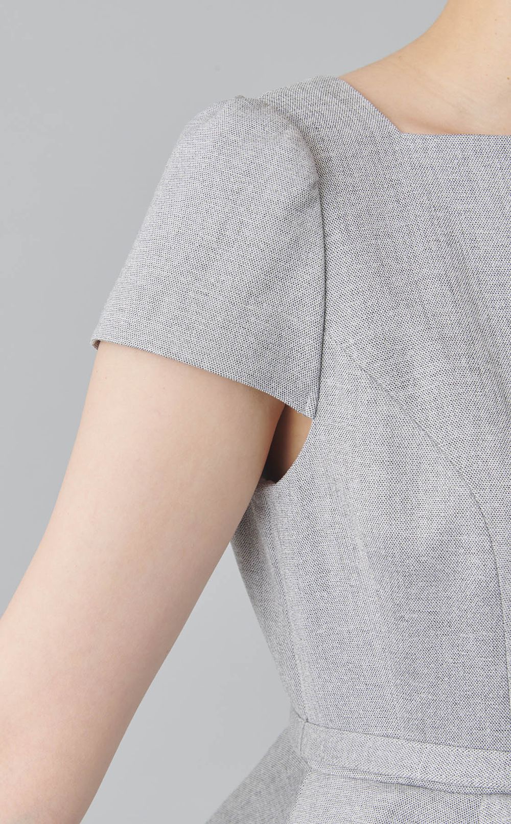 ベルト付きペプラムタイトワンピース