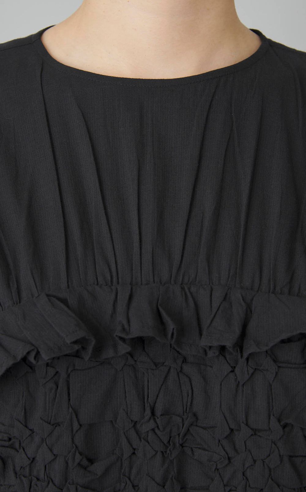 スモッキングノースリーブワンピース