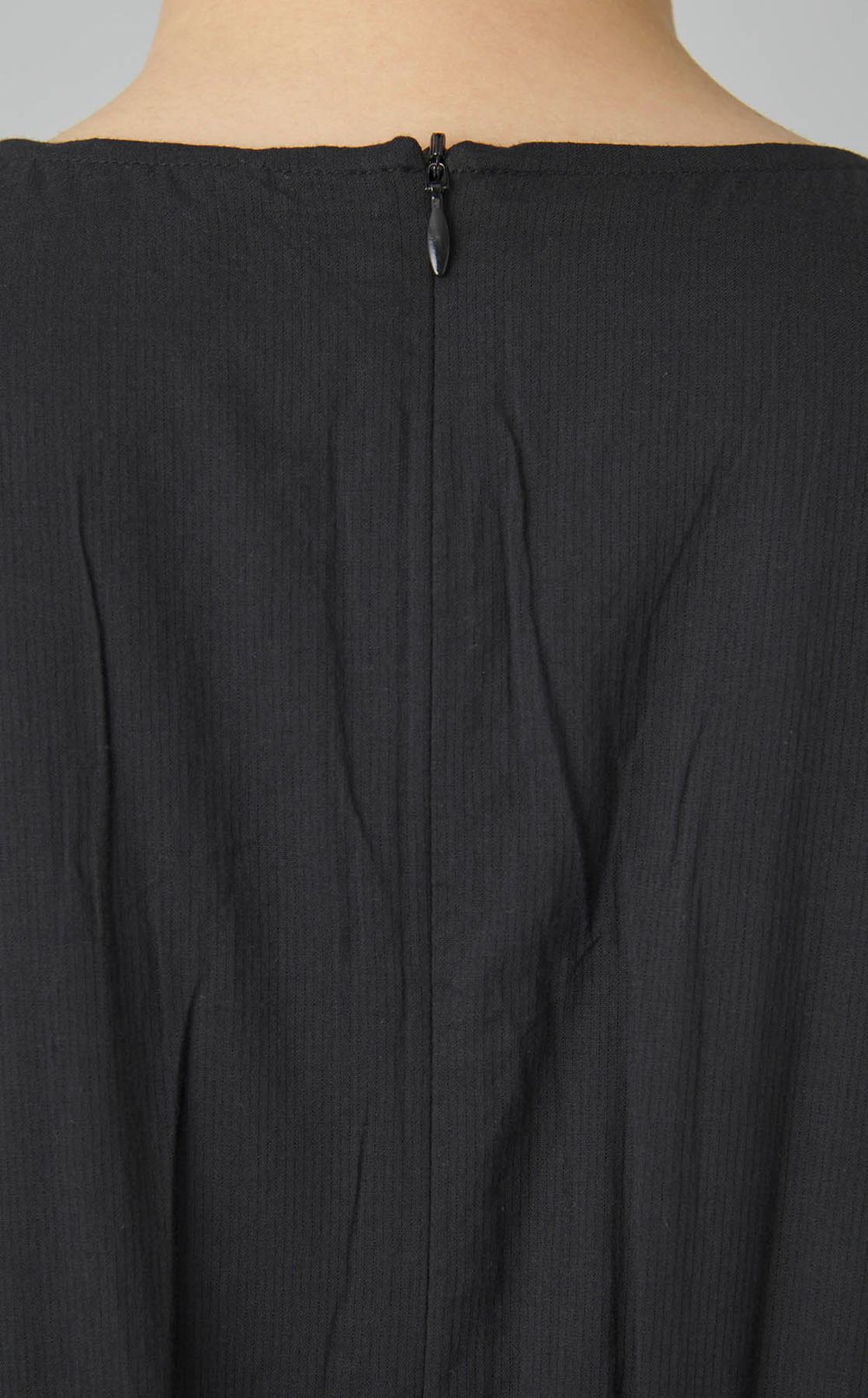 スモッキングノースリーブワンピース