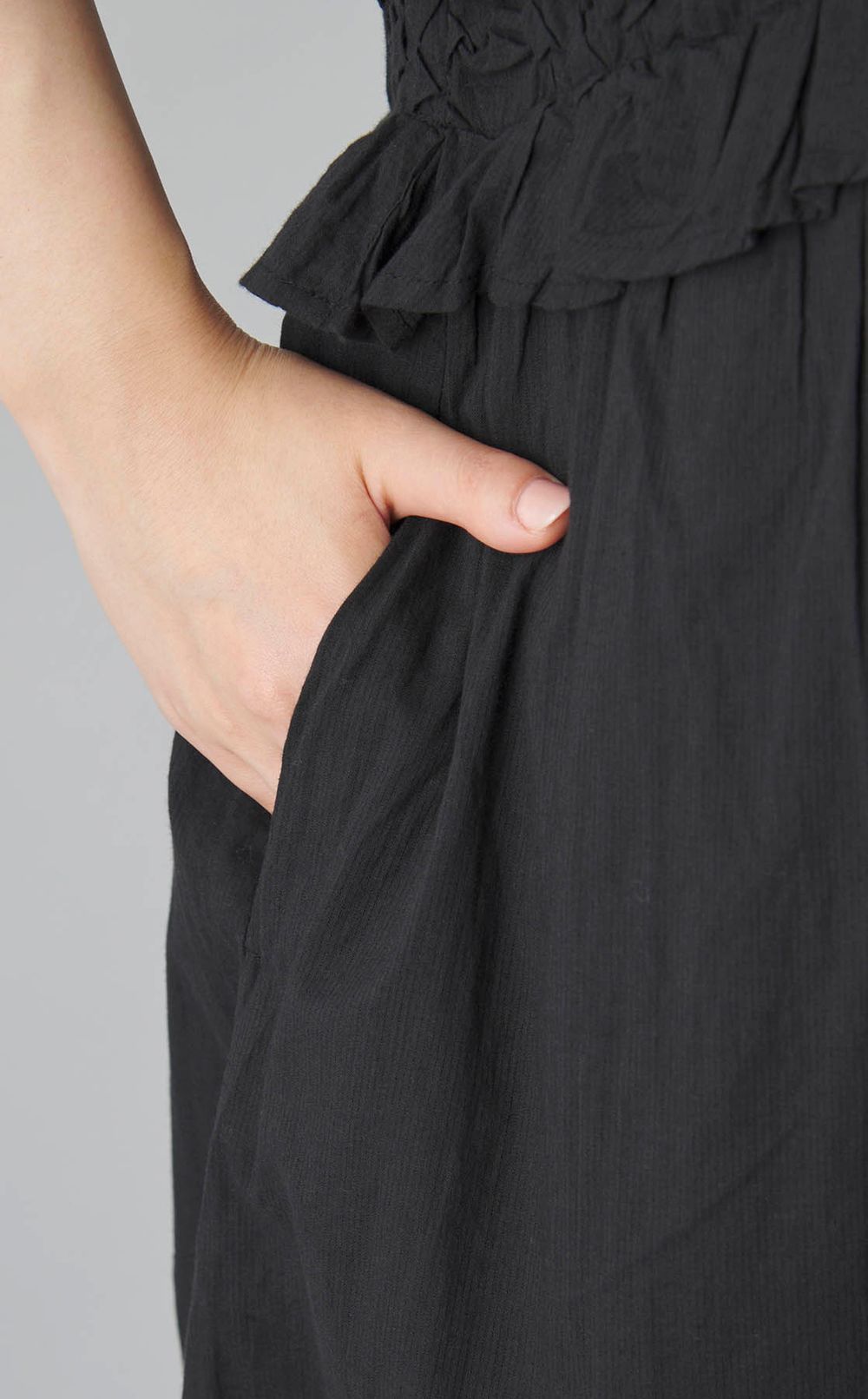 スモッキングノースリーブワンピース