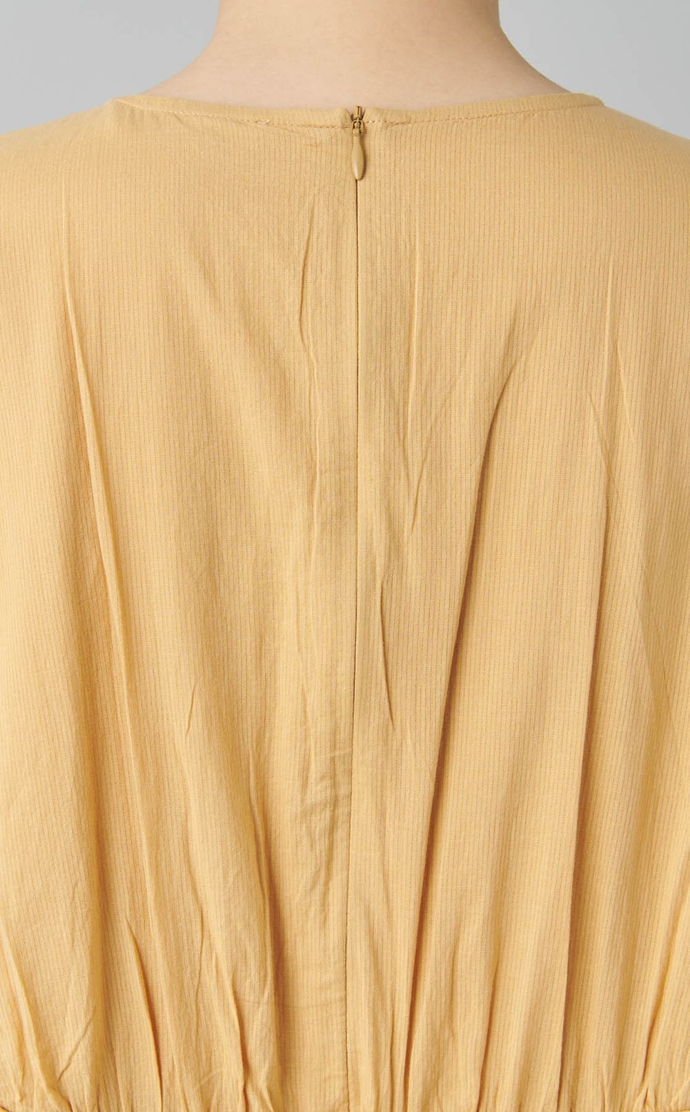 スモッキングノースリーブワンピース