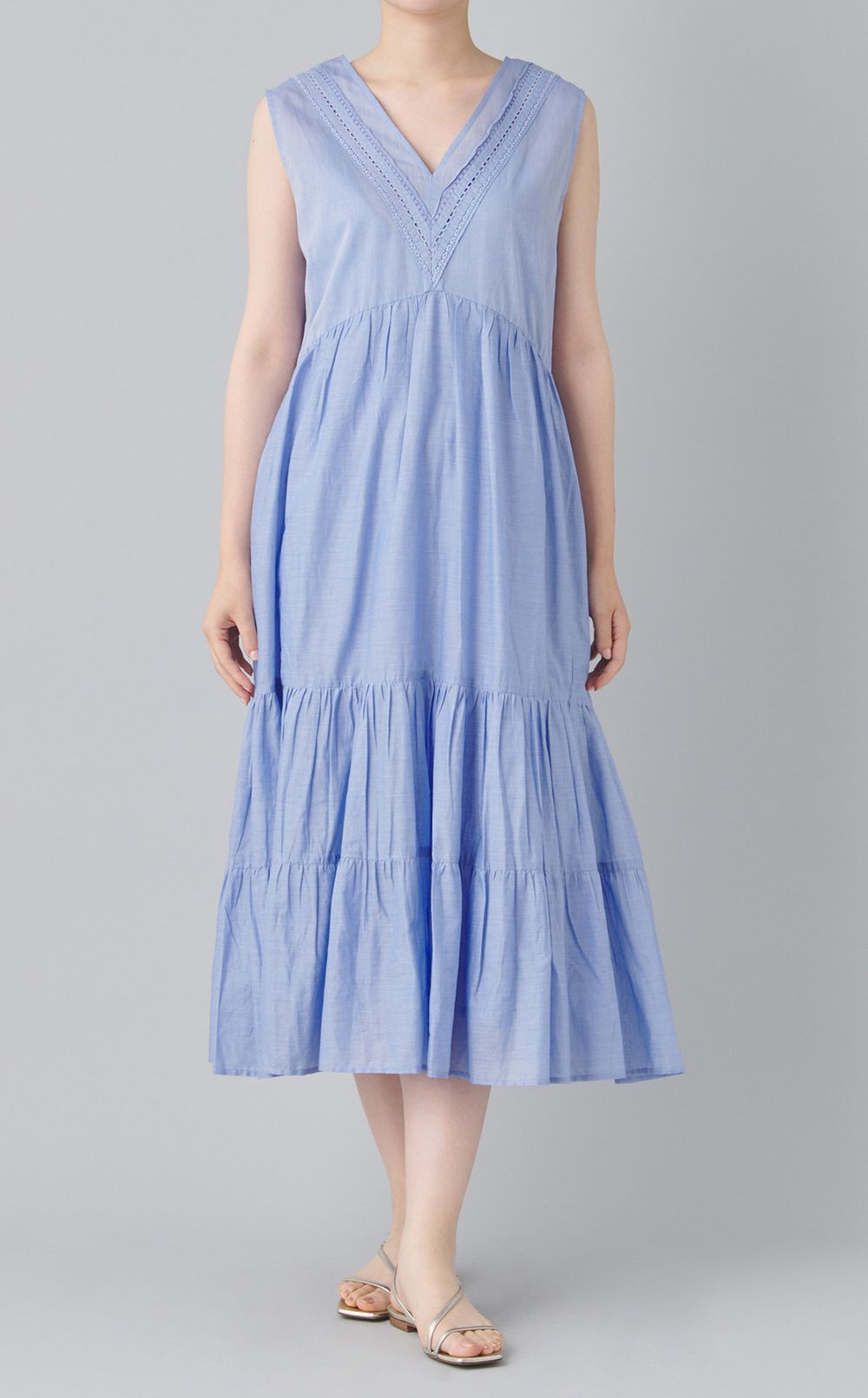 Vネックティアードシャンブレードレス