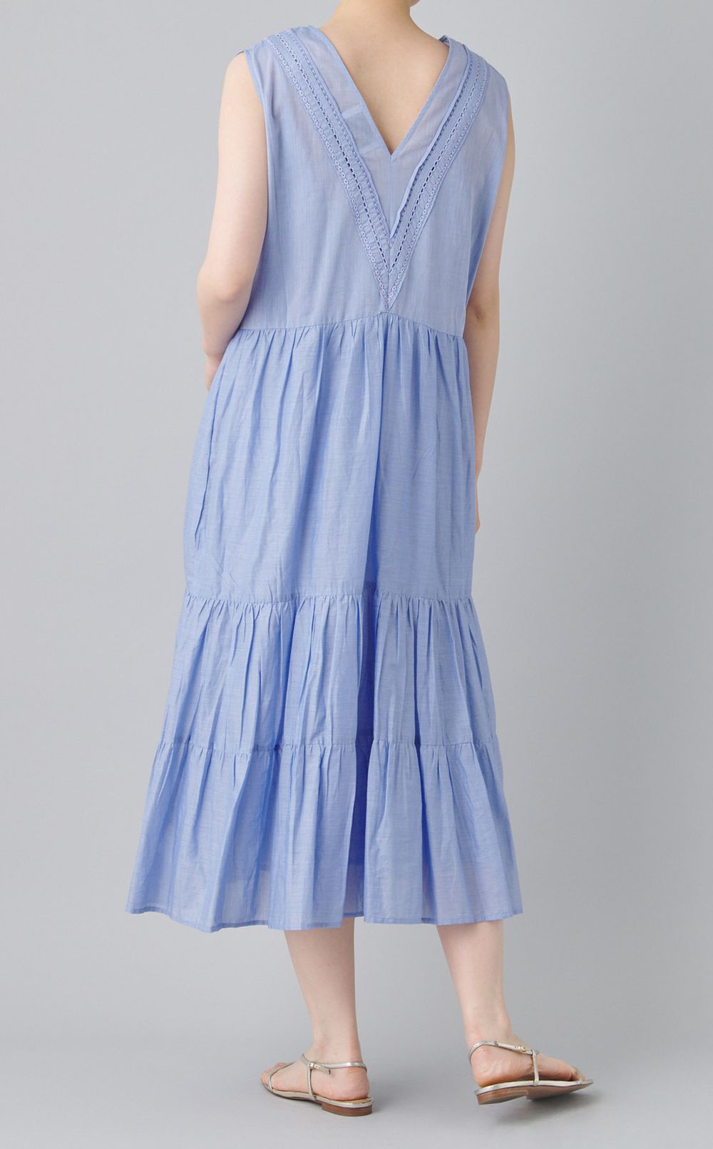 Vネックティアードシャンブレードレス