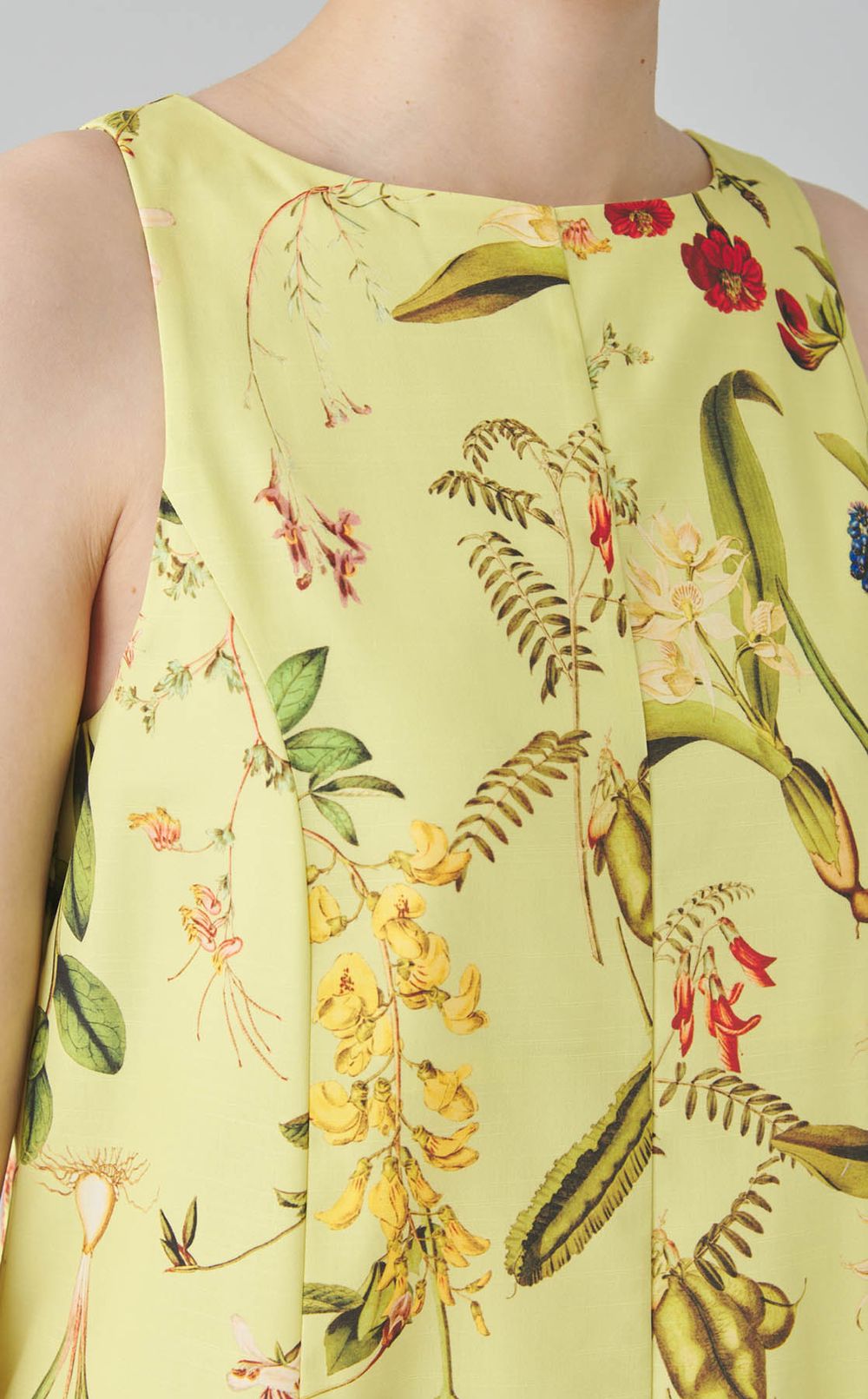 ボタニカルプリントフレアワンピース