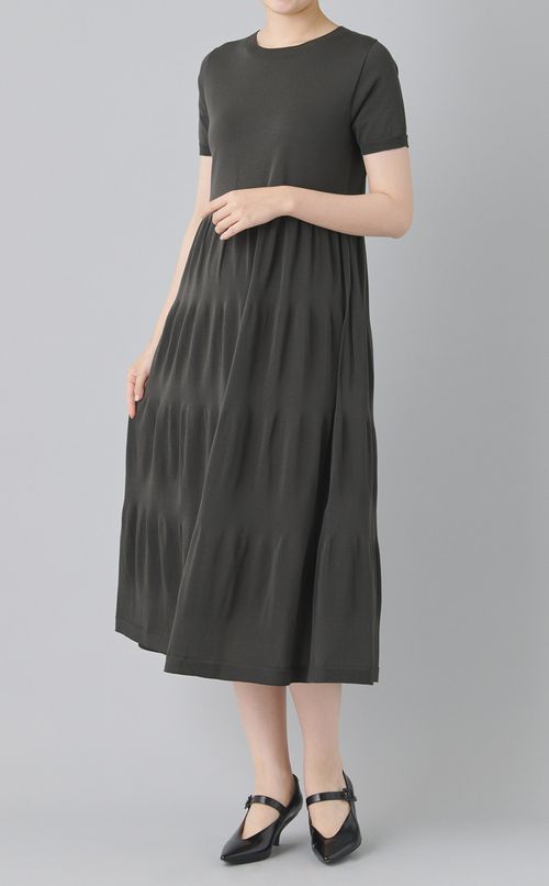 ハーフスリーブフレアワンピース