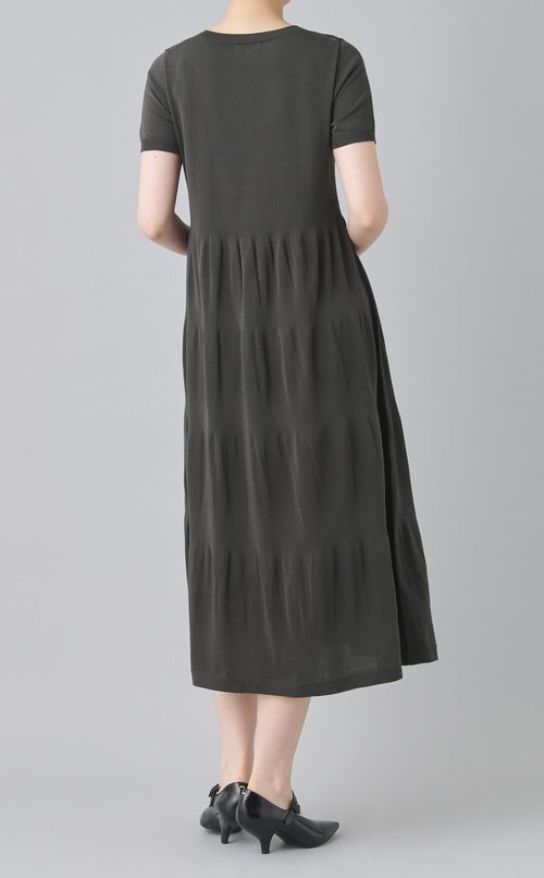 ハーフスリーブフレアワンピース