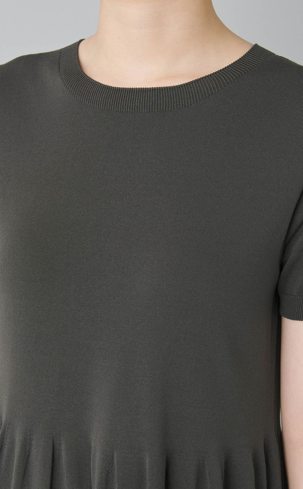 ハーフスリーブフレアワンピース