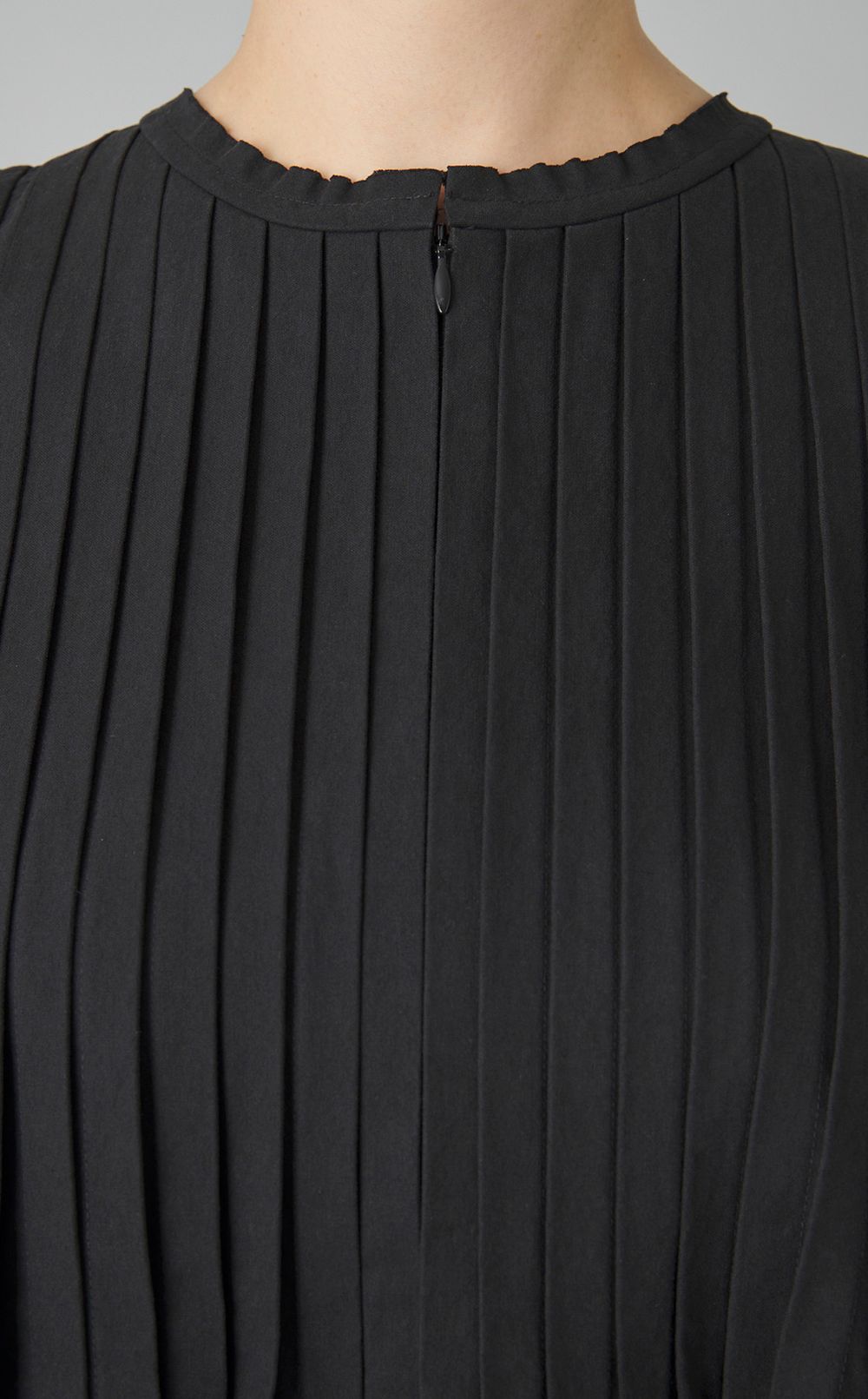 タックフレアペプラムブラウス