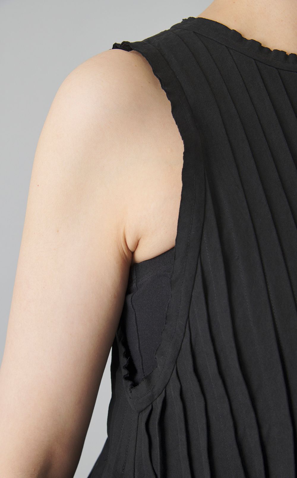 タックフレアペプラムブラウス