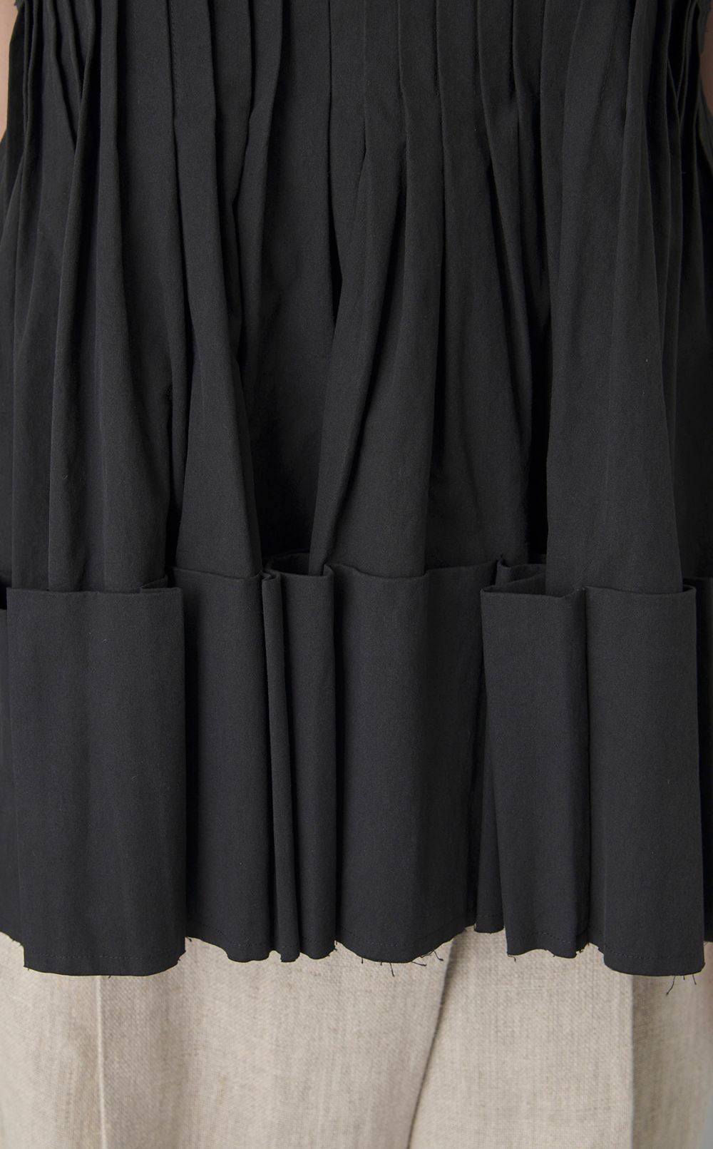 タックフレアペプラムブラウス