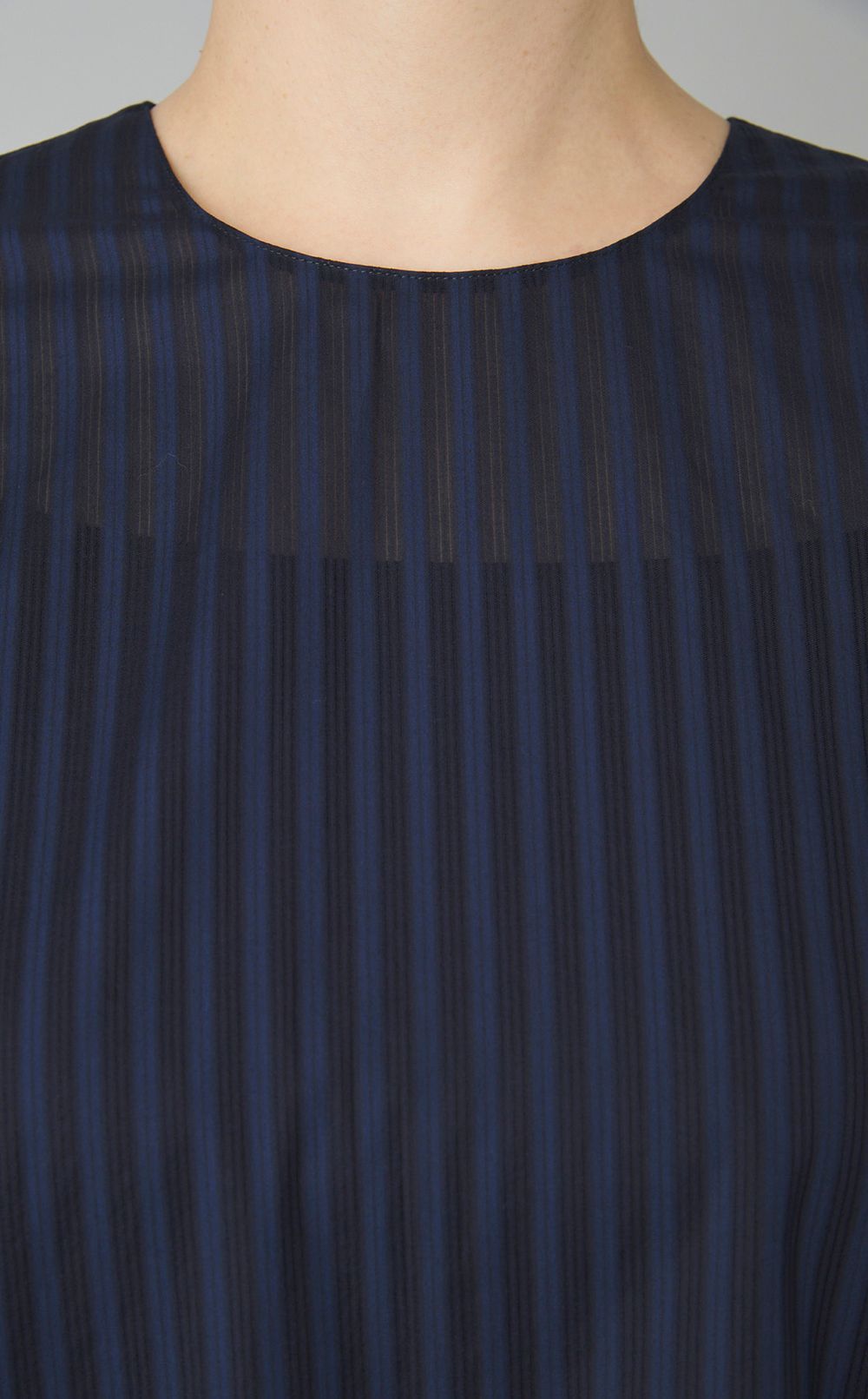 シアーストライプブラウス