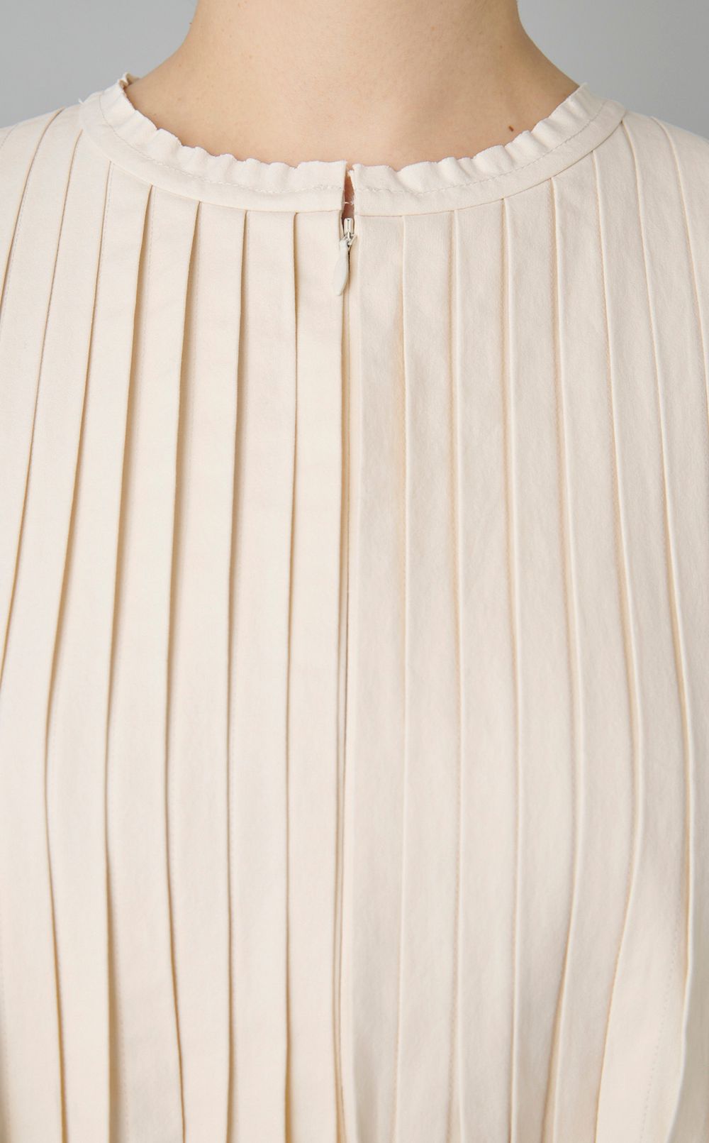 タックフレアペプラムブラウス