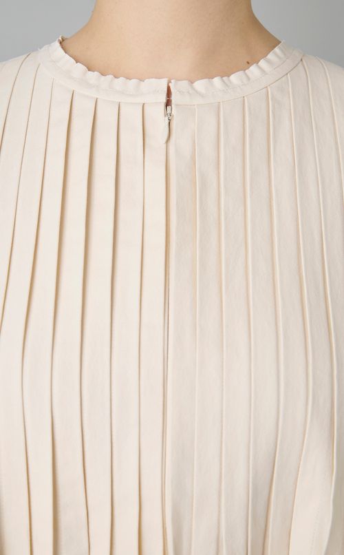 タックフレアペプラムブラウス