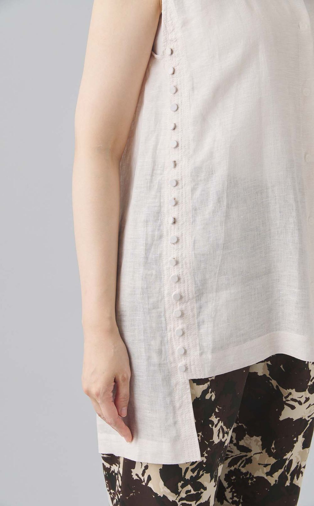 サイドボタンアップブラウス