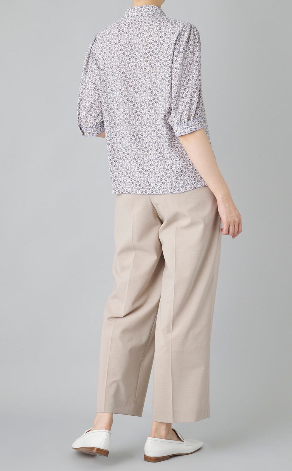 チェーンプリントハーフスリーブブラウス