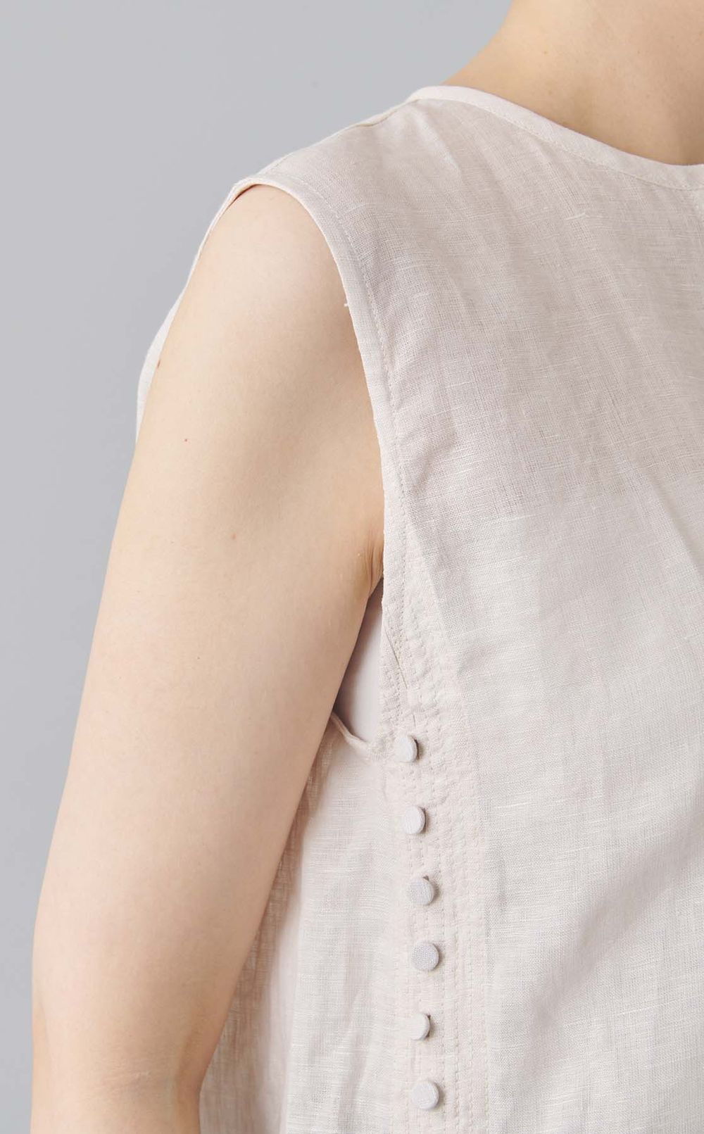 サイドボタンアップブラウス