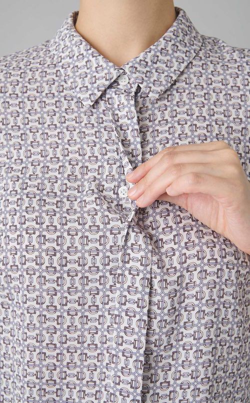 チェーンプリントハーフスリーブブラウス