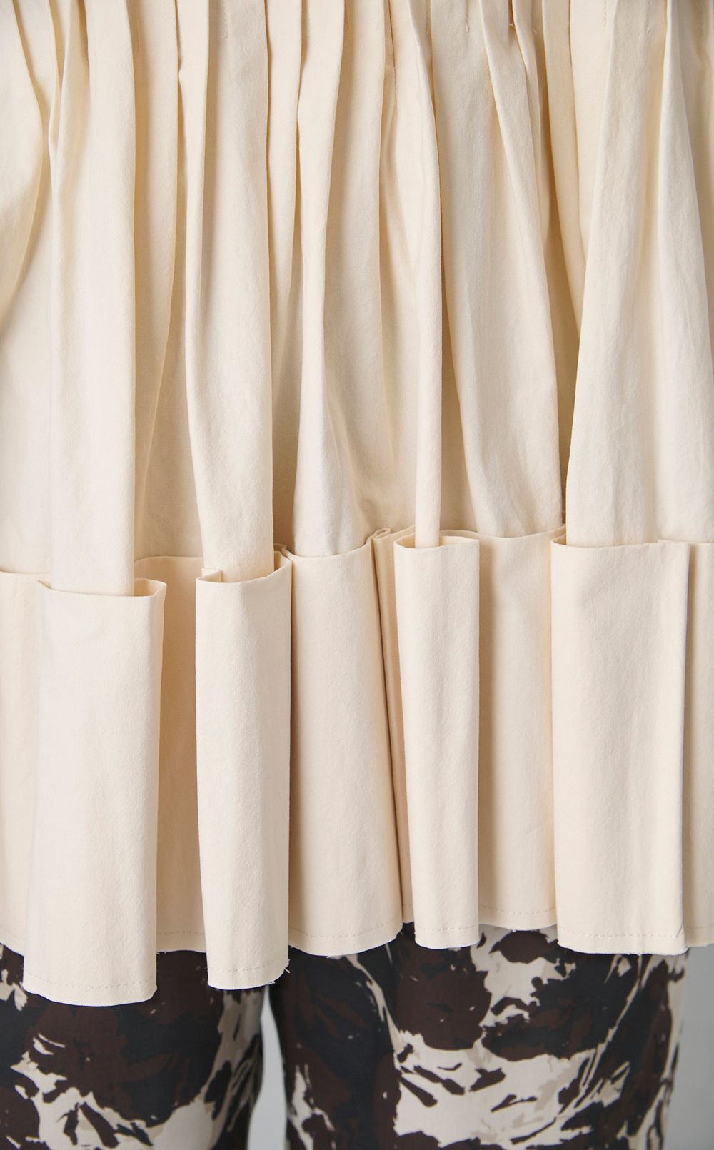 タックフレアペプラムブラウス