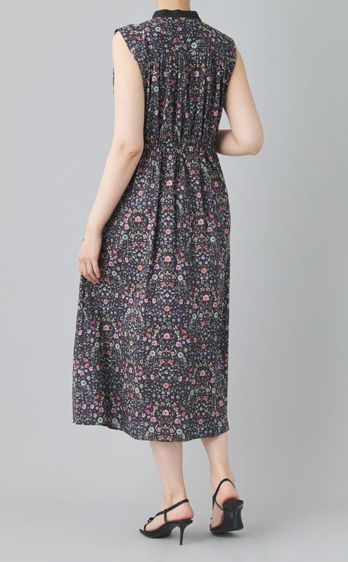 リバティプリントノースリーブワンピース