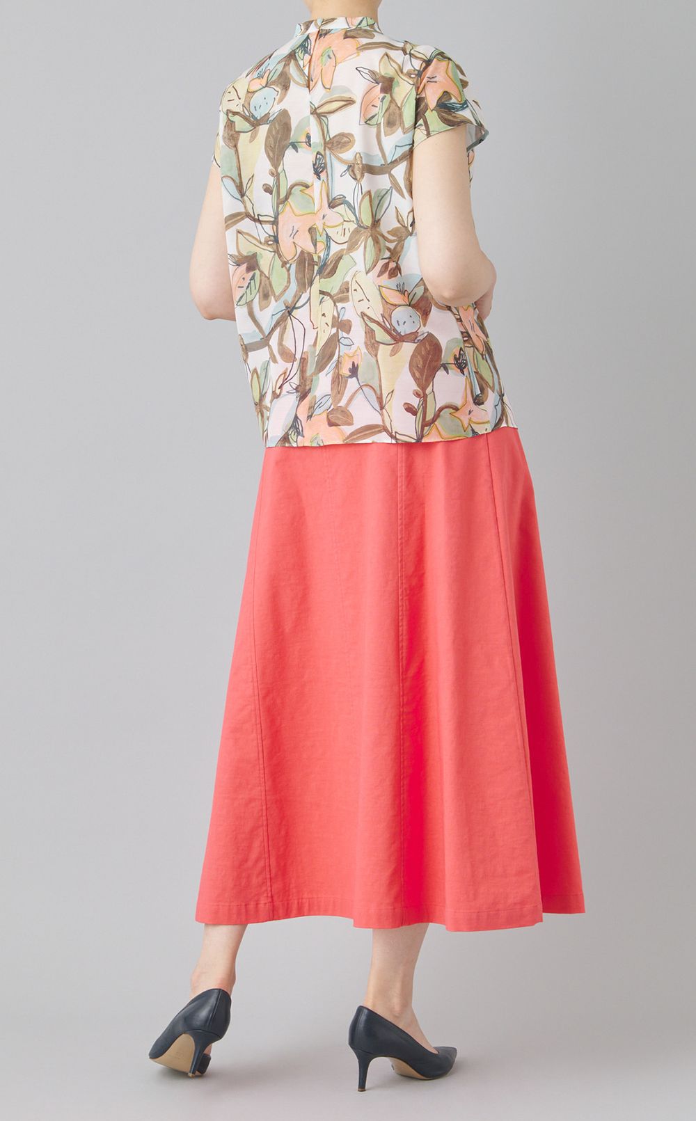 リーフプリントツイストドレープブラウス