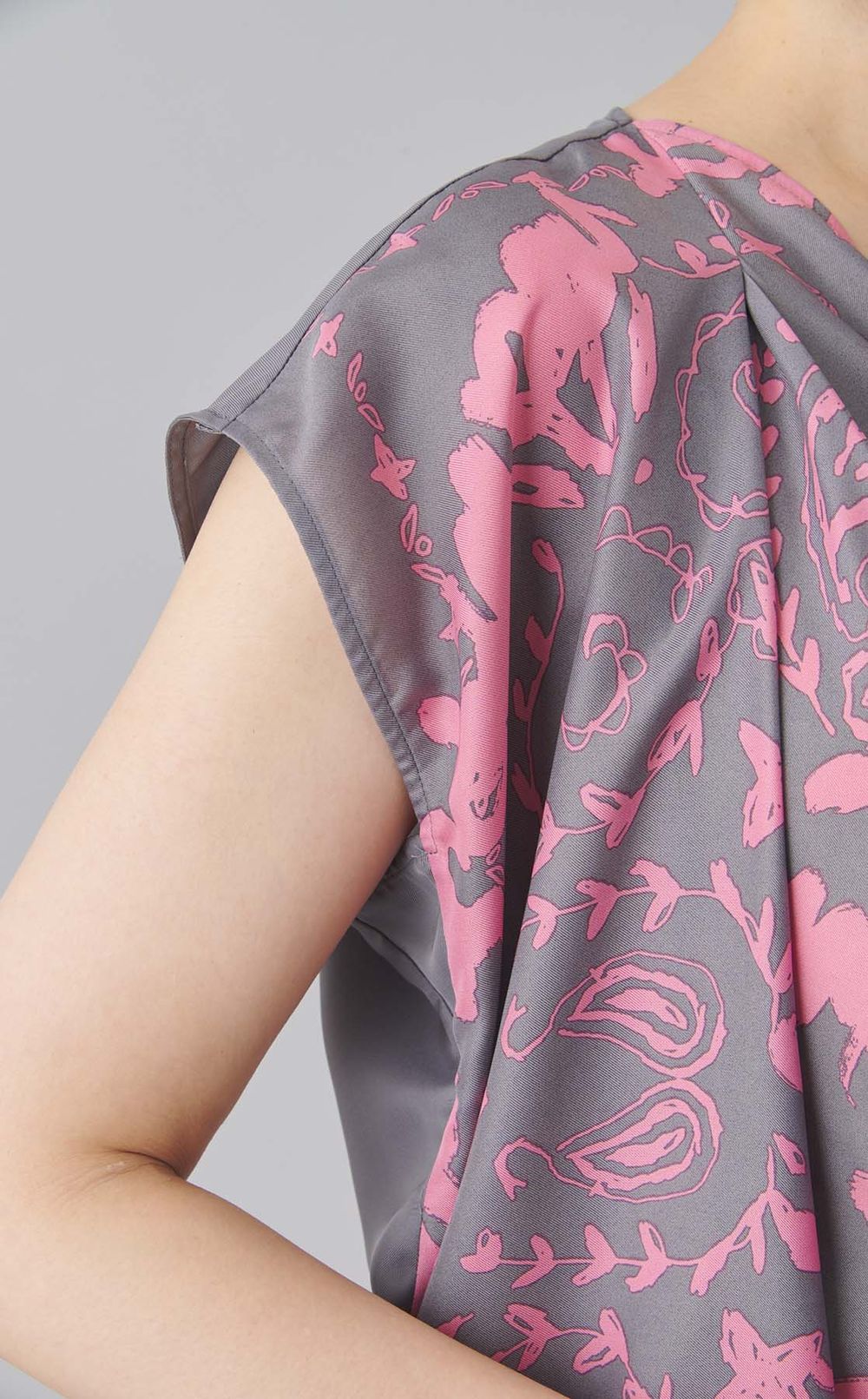 マニプリスカーフブラウス