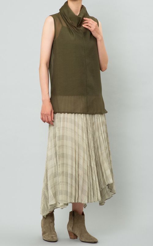 ハイネックノースリーブブラウス