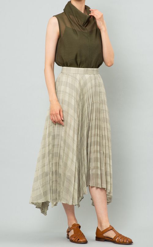 ハイネックノースリーブブラウス