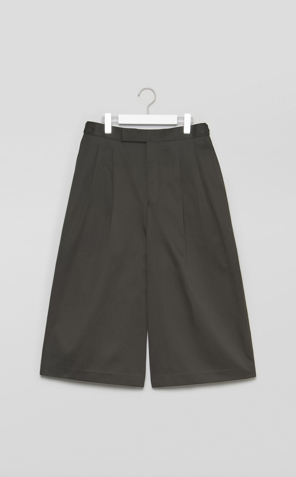 2タッククロップドトラウザー