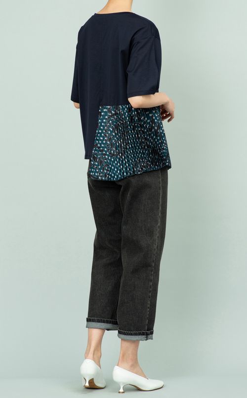 裾プリーツプリントTブラウス